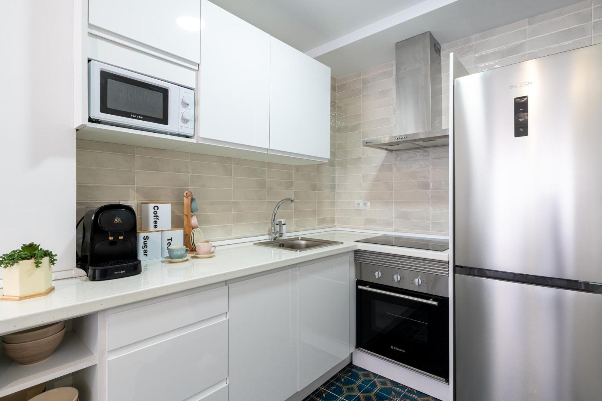Piso Elegante Y Nuevo De 3 Habitaciones Y 2 Banos Sevilla Eksteriør billede