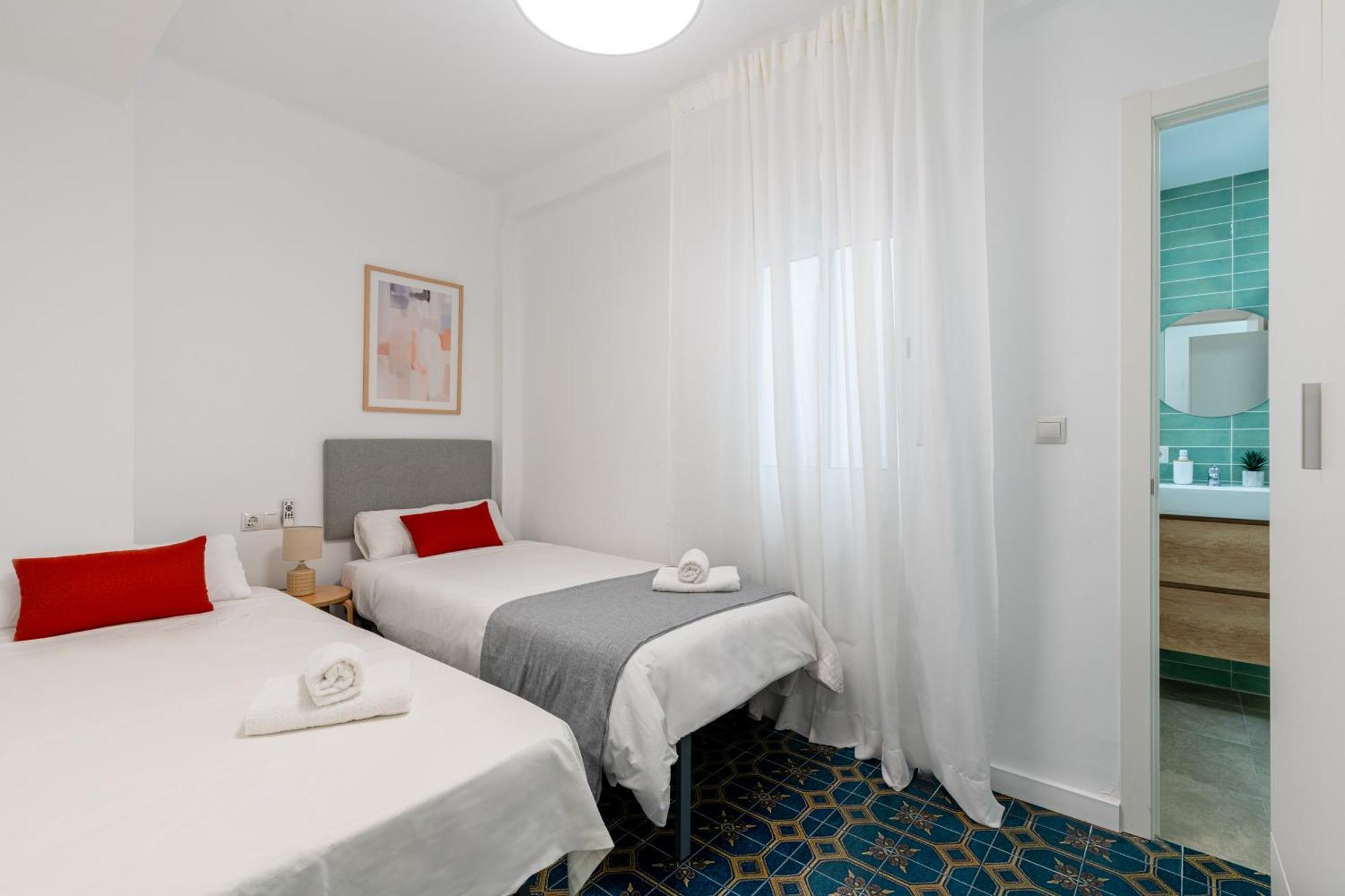 Piso Elegante Y Nuevo De 3 Habitaciones Y 2 Banos Sevilla Eksteriør billede