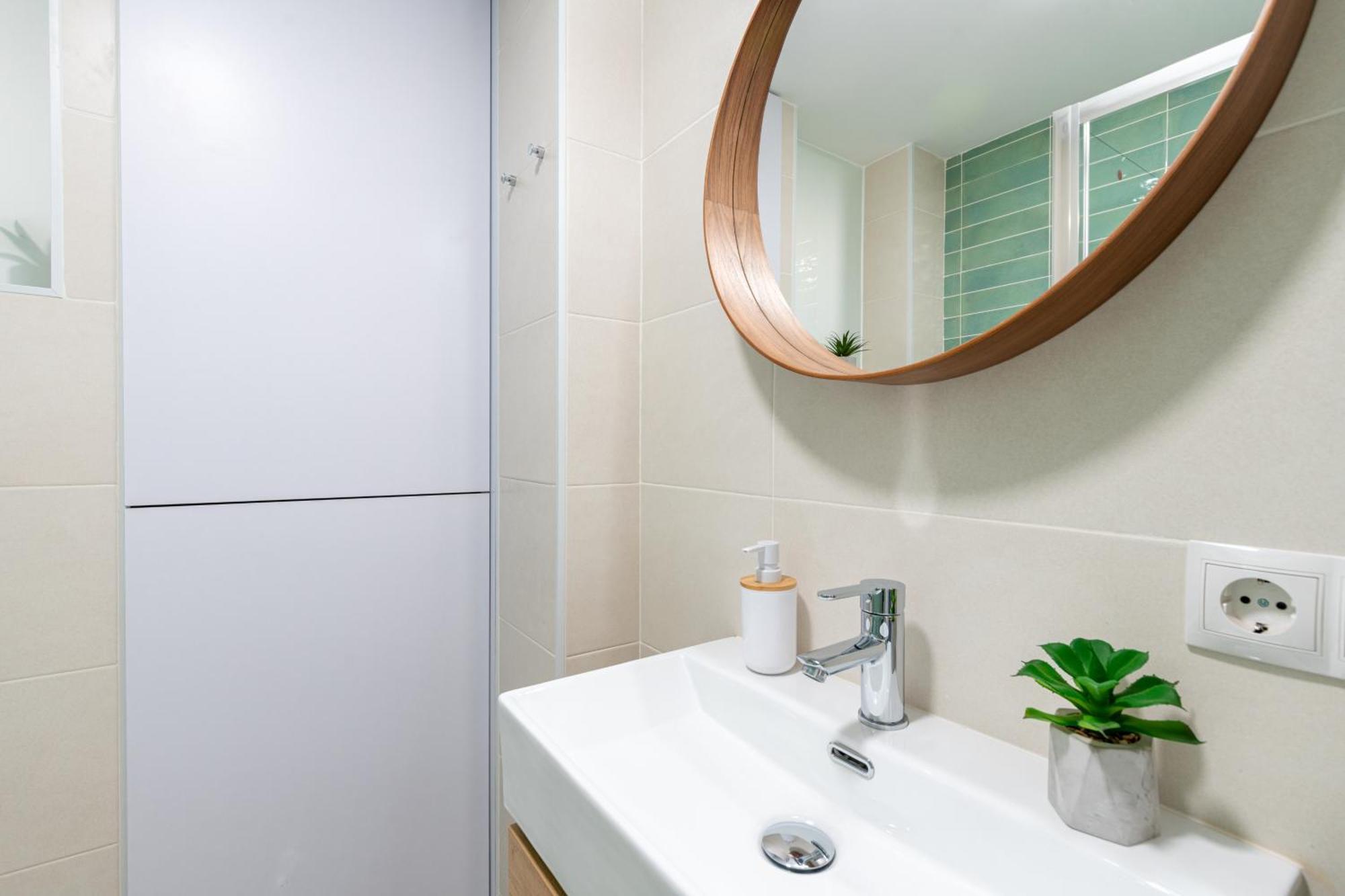 Piso Elegante Y Nuevo De 3 Habitaciones Y 2 Banos Sevilla Eksteriør billede